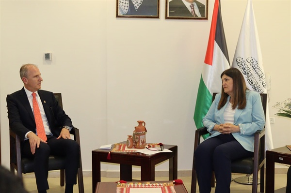 الوزيرة شاهين تستقبل رئيس مكتب تمثيل كندا لدى دولة فلسطين