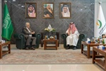 السفير غنيم يطلع رئيس الجمعية الوطنية لحقوق الإنسان السعودية على معاناة شعبنا اليومية