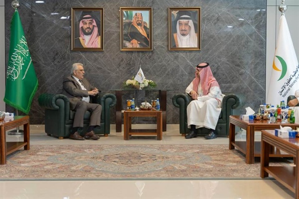 السفير غنيم يطلع رئيس الجمعية الوطنية لحقوق الإنسان السعودية على معاناة شعبنا اليومية