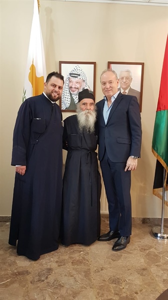 السفير طويل يلتقي رئيس كنيسة بئر يعقوب التاريخية في نابلس الأرشمندريت يوستينيوس