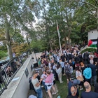 المئات يشاركون في وقفة شموع ببودابست تكريما لأرواح أكثر من 20,000 طفل استشهدوا في قطاع غزة