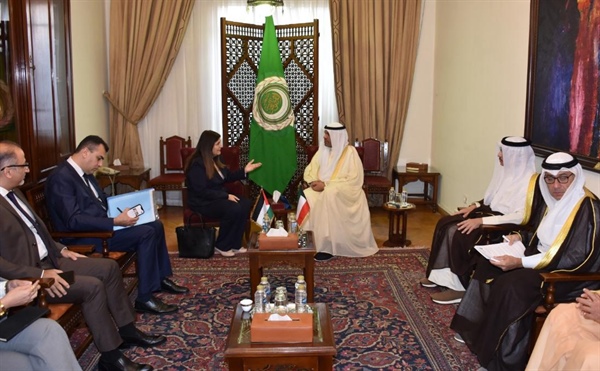 وزيرة الخارجية والمغتربين تلتقي نظيرها الكويتي