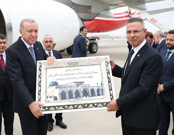 السفير مصطفى يلتقي الرئيس أردوغان مودعًا مع انتهاء مهمته في تركيا
