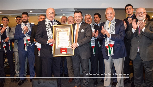 النادي السوري اللبناني في العاصمة بوينس آيرس يكرّم صمود الشعب الفلسطيني خلال حفل توزيع جوائز أوغاريت