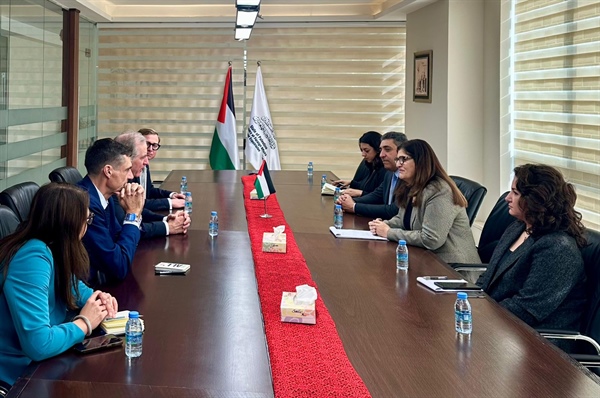 وزيرة الخارجية تلتقي المبعوث الأوروبي لعملية السلام في الشرق الأوسط