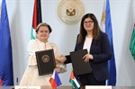 وزيرة الخارجية تبحث تطوير العلاقات وتعزيز الشراكة مع نظيرتها الفلبينية في مانيلا