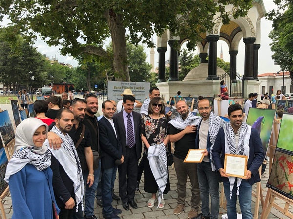 "الخارجية والمغتربين" افتتاح معرض صور بعنوان "احكيلي عن فلسطين" في مدينة اسطنبول