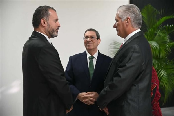 السفير زوربا يُقدم أوراق اعتماده إلى الرئيس الكوبي سفيرا مفوضا فوق العادة لدولة فلسطين