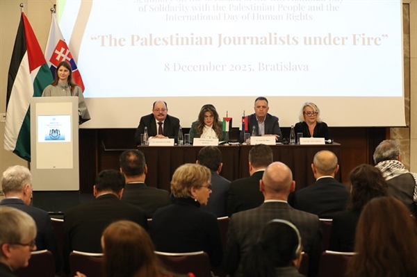 فعاليات يوم التضامن مع الشعب الفلسطيني في سلوفاكيا تتواصل بندوة ومعرض صور