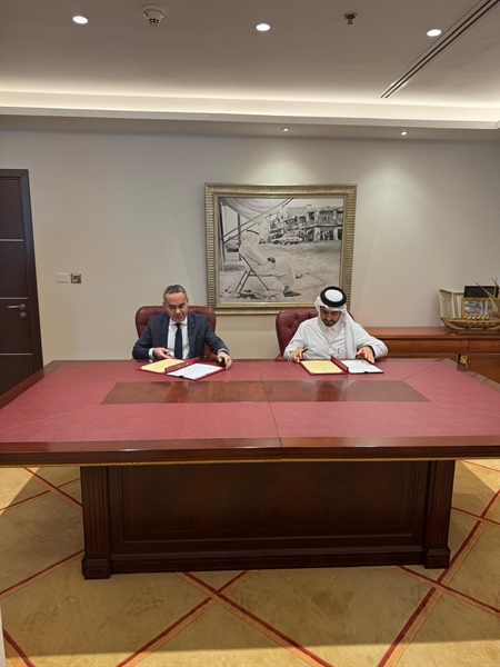السفير فايز أبو الرب يوقّع محضر تبادل وثائق التصديق على اتفاقية تنظيم العمال في قطر