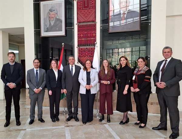 الخارجية : السفير عوض لله يستقبل وفداً برلمانياً المانيا