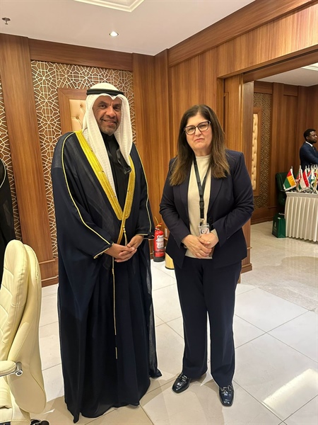 الوزيرة شاهين تلتقي مع وزير الخارجية الكويتي على هامش الاجتماع الاستثنائي لوزراء خارجية منظمة التعاون الإسلامي