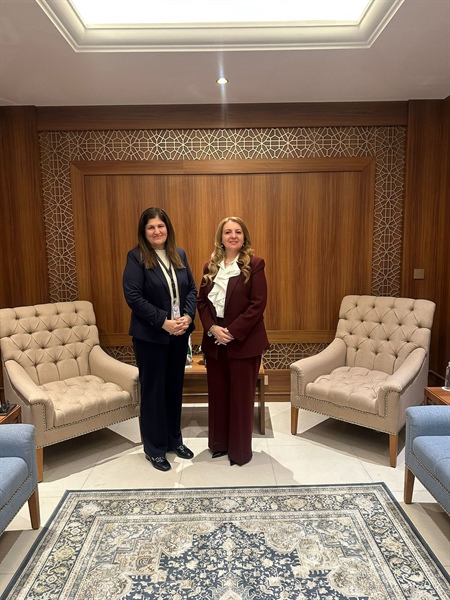 الوزيرة شاهين تلتقي وزيرة الدولة الأردنية للشؤون الخارجية على هامش الاجتماع الاستثنائي لوزراء خارجية منظمة التعاون الإسلامي