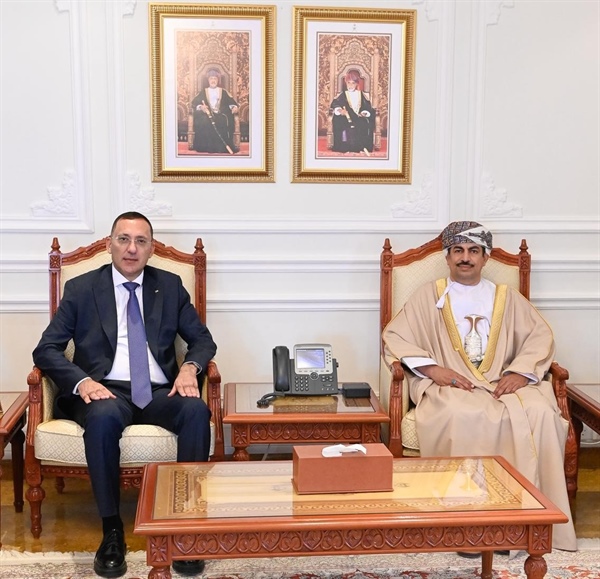 السفير الرويضي يطلع وزير الإعلام العُماني على الأوضاع السياسية والميدانية في فلسطين