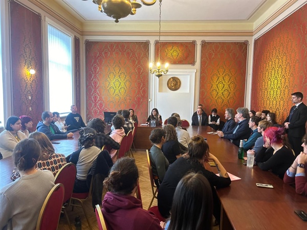 الوزيرة شاهين تلقي محاضرة للطلبة في جامعة كومينيوس السلوفاكية بعنوان “فلسطين والقانون الدولي"