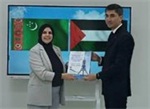 أبو حجلة تبحث مع رئيس معهد اللغات الوطنية في تركمانستان آفاق التعاون الثقافي والأكاديمي