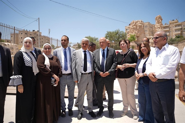 سفراء وقناصل عرب وأجانب يؤكدون من الخان الأحمر وضواحي القدس دعمهم للمقدسيين في مواجهة سياسات الاحتلال