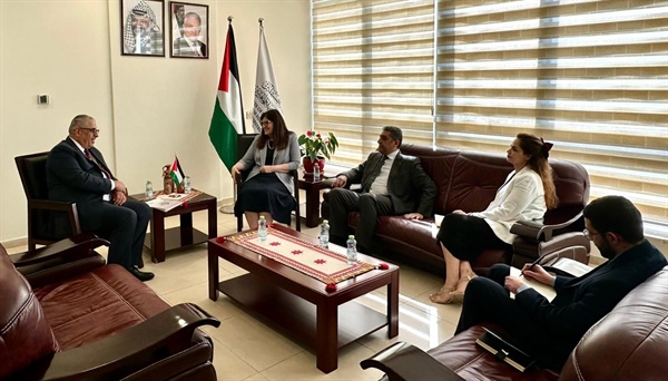 الوزيرة شاهين تلتقي ممثل مكتب منظمة التعاون الإسلامي لدى دولة فلسطين
