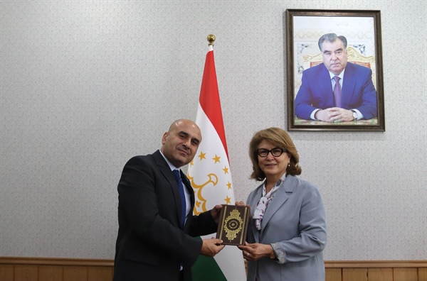 السفير زين الدين يبحث سبل تعزيز التعاون والتبادل الثقافي مع وزيرة الثقافة الطاجيكية