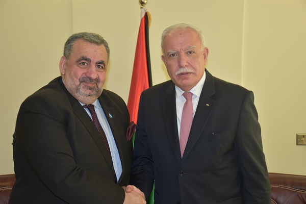 الوزير د.المالكي يتسلم نسخة من اوراق اعتماد ممثل جمهورية نيكاراغوا المعتمد لدى دولة فلسطين