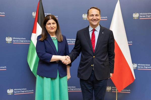 Minister Shahin Meets Poland’s Foreign Minister to Discuss Developments and Strengthen Bilateral Relations