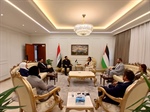 سفيرة دولة فلسطين لدى جمهورية العراق تكرم الطبيب العراقي محمد الطاهر