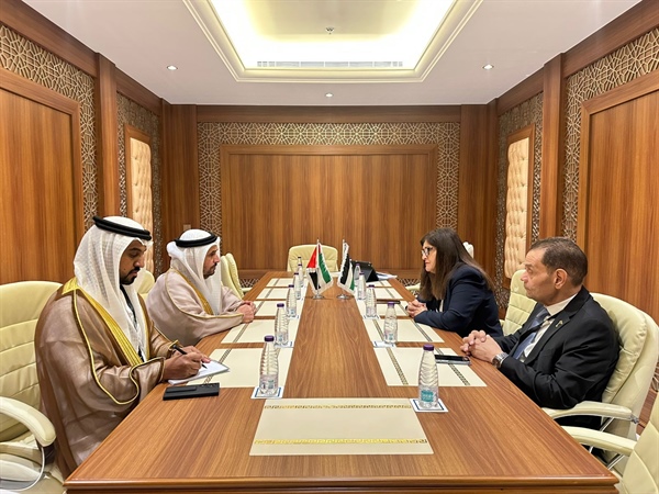 د. شاهين وزيرة الخارجية والمغتربين تلتقي رئيس الوفد الإماراتي السفير مطر  سالم الظاهري في جدة