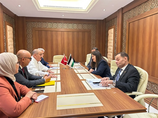 وزيرة الخارجية والمغتربين د. شاهين تلتقي وزير الخارجية التونسي في جدة