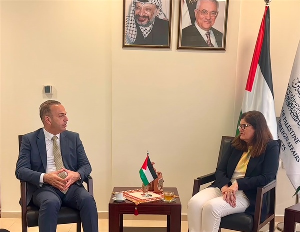 وزيرة الخارجية والمغتربين تلتقي وفداً من بلدية الخليل وتؤكد أولوية قضية الخليل على أجندة الوزارة