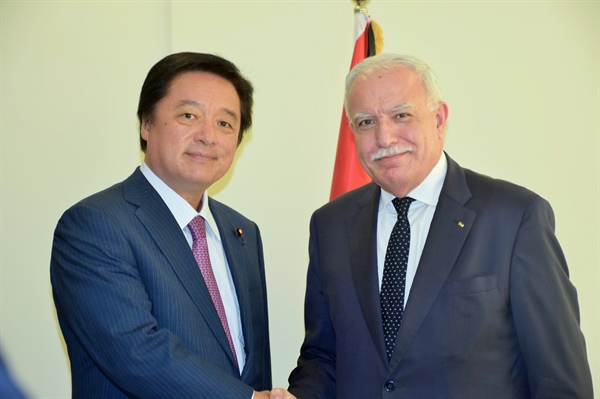 Malki receives the Japanese parliamentary delegation, headed by Chairman of the Committee on Foreign Affairs and updates him of the current situation in Palestine