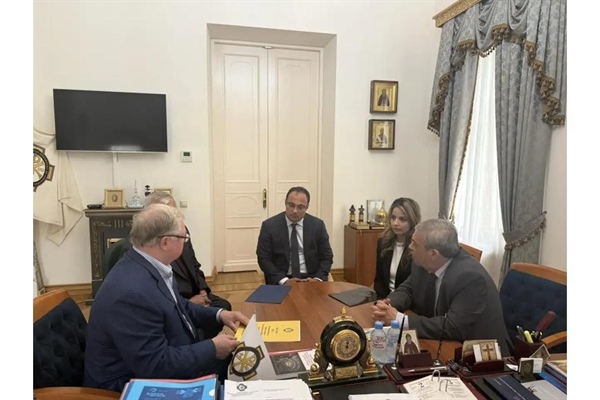 السفير نوفل يبحث مع رئيس الجمعية الإمبراطورية الأرثوذكسية في روسيا آفاق التعاون