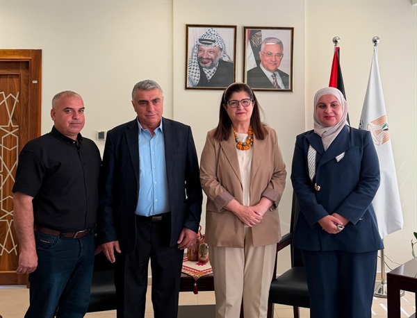 الوزيرة شاهين تلتقي رئيس بلدية الكرمل