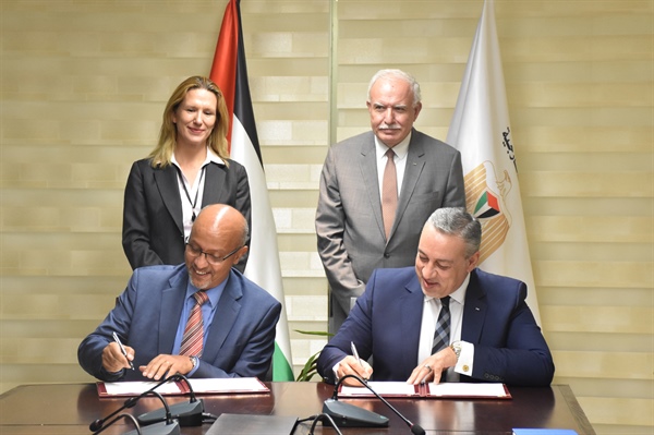 المالكي يودع الممثل الخاص لبرنامج الأمم المتحدة الإنمائي.