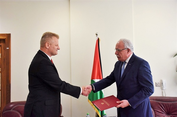 الوزير د.المالكي يتسلم اوراق اعتماد ممثل جهورية بولندا الجديد لدى دولة فلسطين