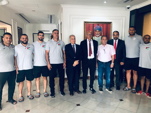 السفير د. جرادات يزور المعسكر التدريبي للمنتخب الفلسطيني للناشئين في سلطنة عُمان