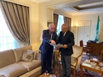 Foreign minister hands over legal file on Palestinian maritime borders to Arab League chief