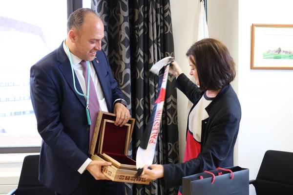 السفير زملط يلتقي الحكومة والبرلمان في زيارة رسمية لويلز