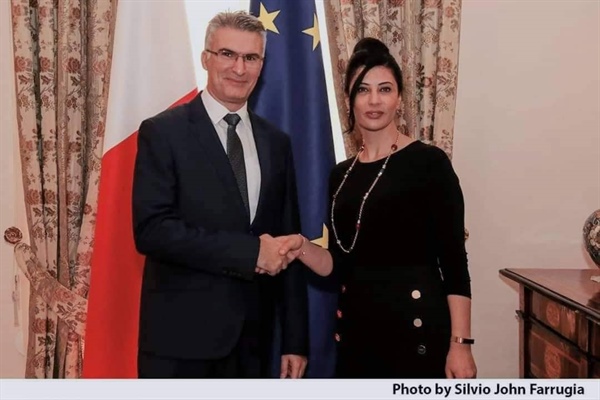 الوكيل جادو تسلم الرئيس المالطي جورج فيلا رسالة رسمية من سيادة الرئيس محمود عباس و تلتقي بوزير الخارجية كارميلو أبيلا و تعقد جلسة المشاورات السياسية الفلسطينية المالطية