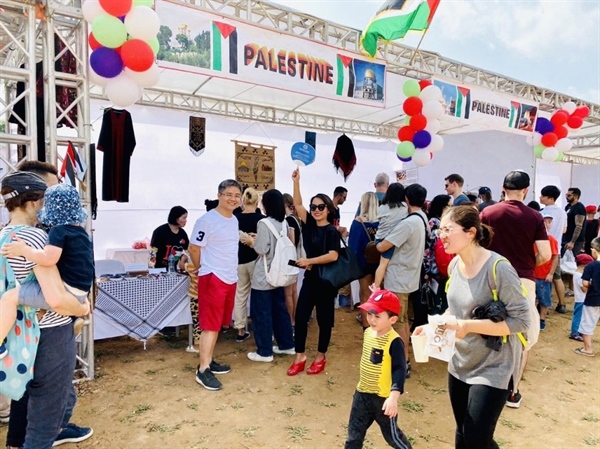 للمرة الثامنة على التوالي، سفارة فلسطين لدى فيتنام تشارك في البازار الخيري السنوي