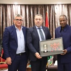 الرئيس الغيني يتسلم رسالة خطية من اخيه الرئيس محمود عباس .