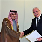 الوزير د.المالكي يتسلم نسخة من اوراق اعتماد سفير دولة الكويت المعتمد لدى دولة فلسطين