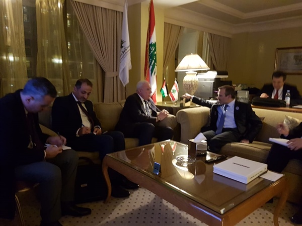 المالكي يلتقي نظيره اللبناني ويطلعه على آخر المستجدات
