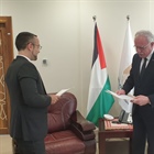 الوزير د.  المالكي يتسلم نسخة من اوراق اعتماد القنصل العام الايطالي الجديد
