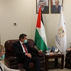الوزير د. المالكي يتسلم نسخة من أوراق اعتماد ممثل سويسرا الجديد لدى دولة فلسطين
