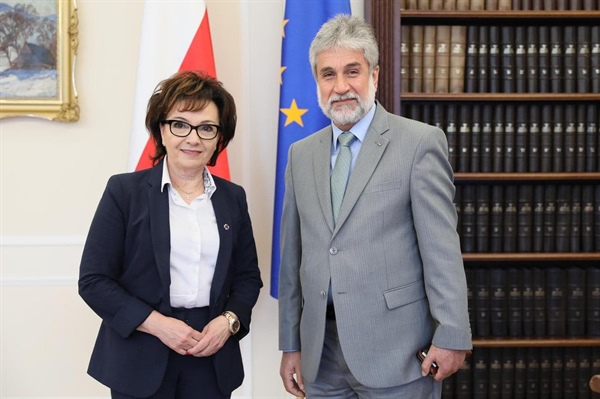 رئيس مجلس النواب البولندي: ايجاد معادلة دولية لدعم حل الدولتين أمر مهم جداً لانهاء الصراع