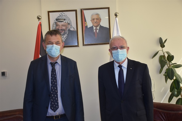 الوزير د. المالكي يلتقي المفوض العام للأونروا