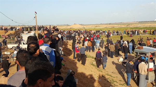 On 47th Friday of Great March of Return and Breaking Siege, Israeli Forces Wound 67 Civilians, including 14 Children, 2 Women, 2 Paramedics, and Journalist