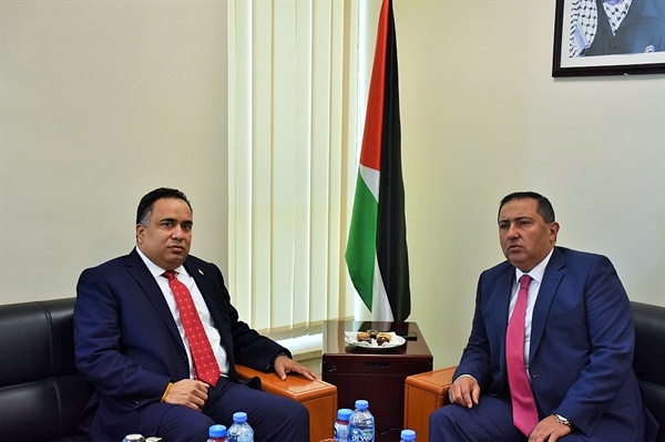 Ambassador Shamieh represents the political situation with the representative of India