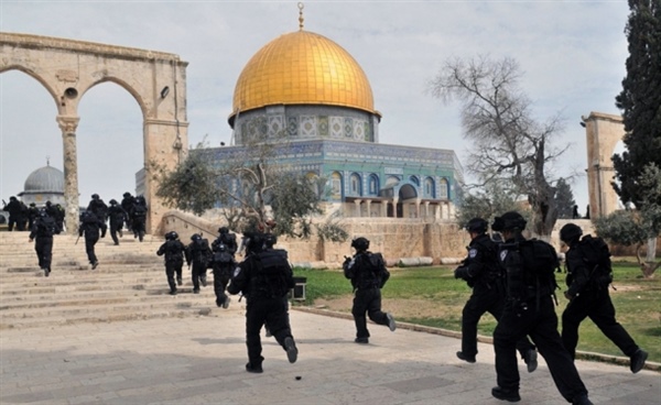 Ministry of Foreign affairs and expatriate: we are demanding a firm international stance to stop the arbitrary deportation of Al-Aqsa mosque