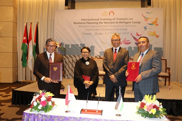 Under the patronage of the Indonesian Foreign minister-Ambassador Shamieh signs a letter of intent on Indonesian support for Palestine with the Secretary-General of the Indonesian Foreign Ministry